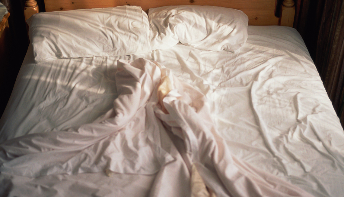 Do not strip beds (leave them unmade, sheets / pillowcases left on